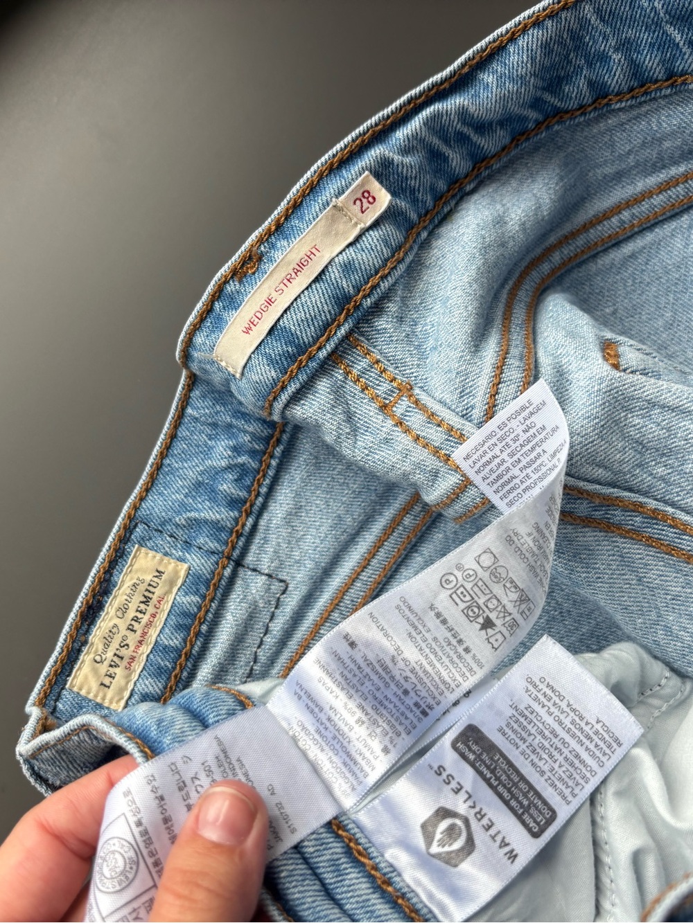 Levi’s Wedgie Straight Jeans- 28 - Picture 5 of 8